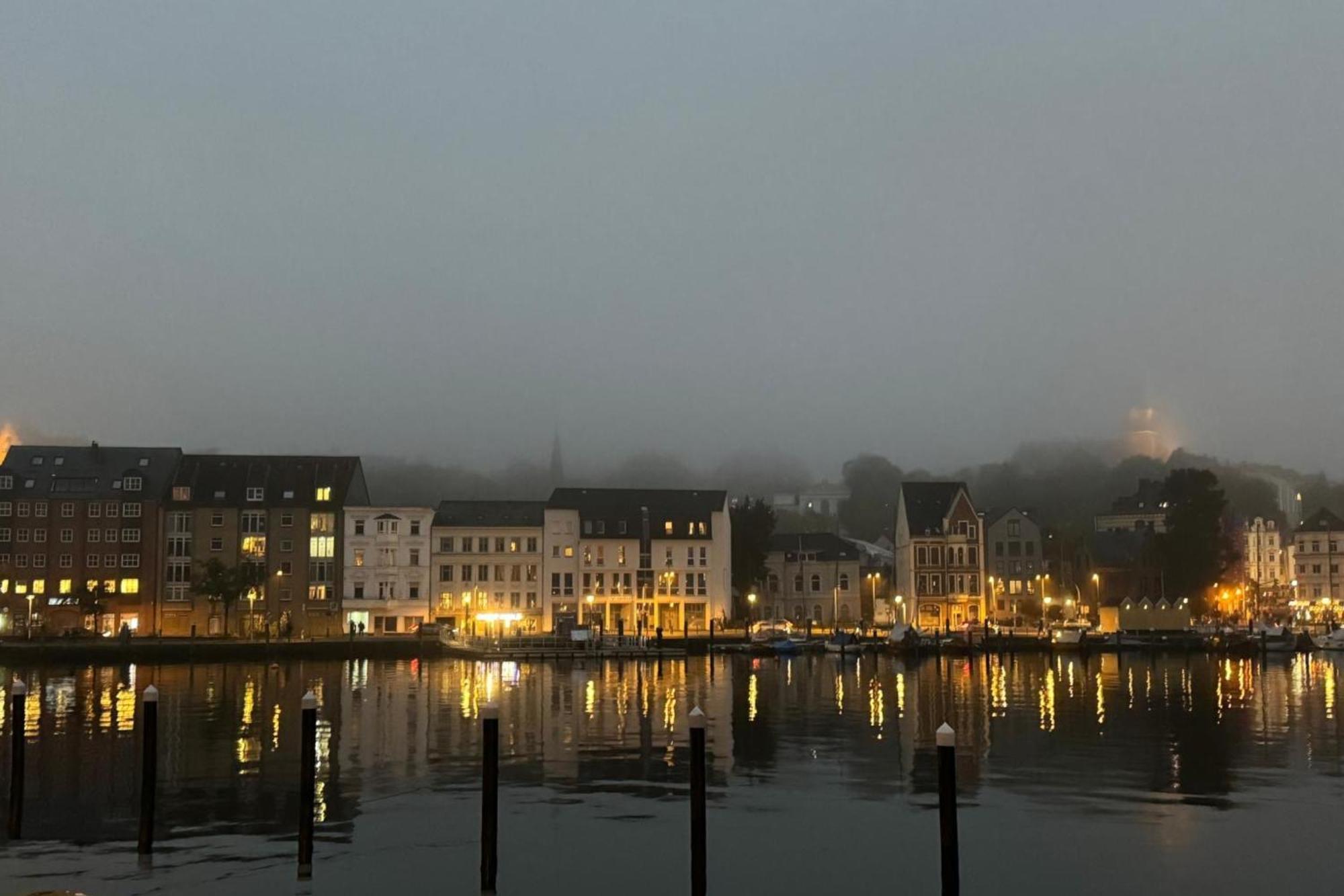 Hafenblick Ferienwohnung In Der Altstadt Mit Parkplatz Flensburg Ngoại thất bức ảnh