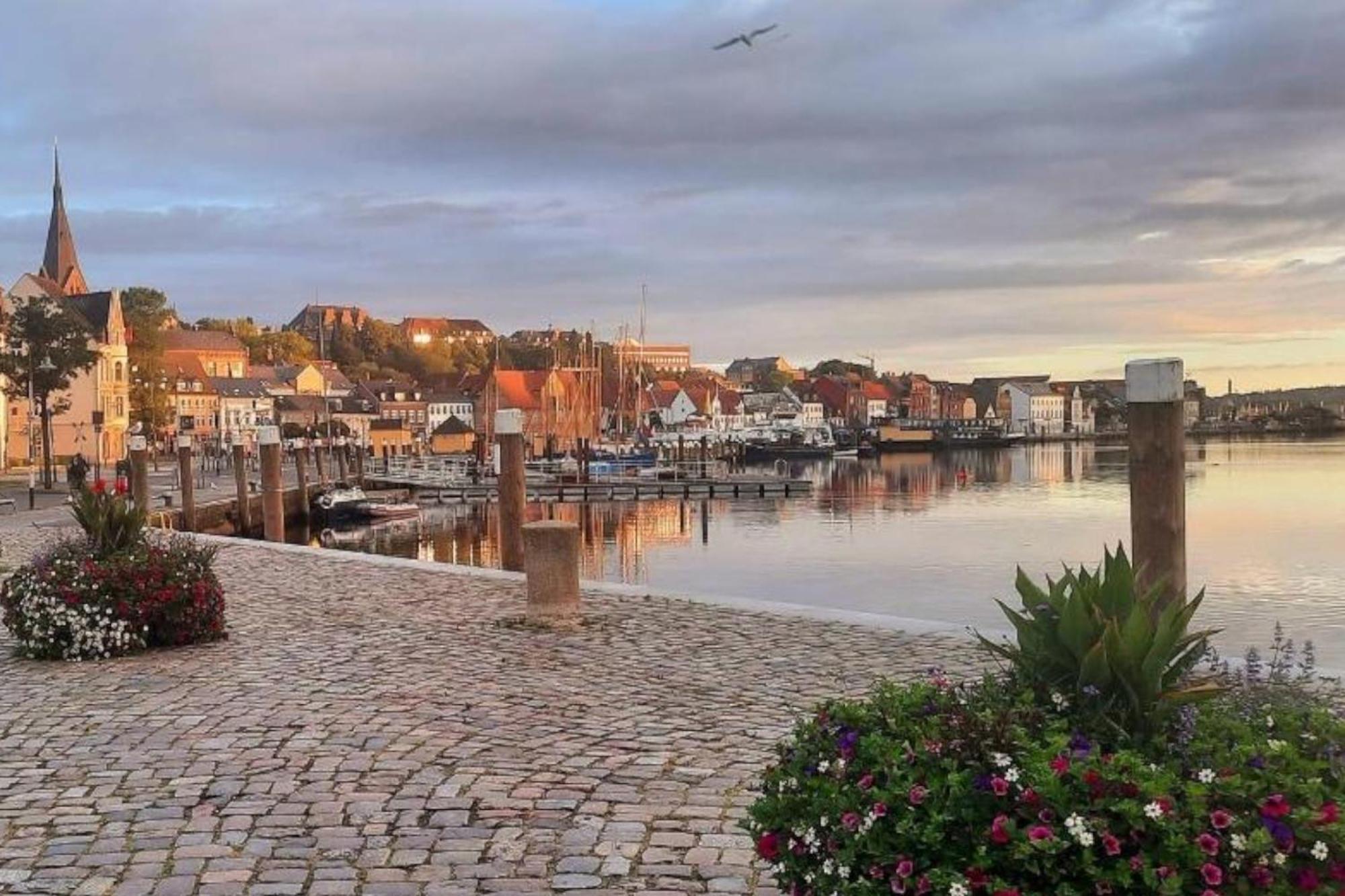 Hafenblick Ferienwohnung In Der Altstadt Mit Parkplatz Flensburg Ngoại thất bức ảnh
